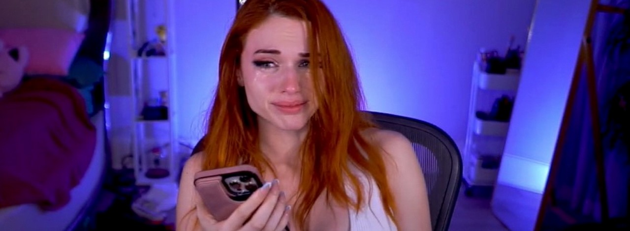 Kariera Amouranth ma ciemną stronę; do streamowania zmuszał ją przemocowy mąż, źródło grafiki: Twitch, Amouranth.