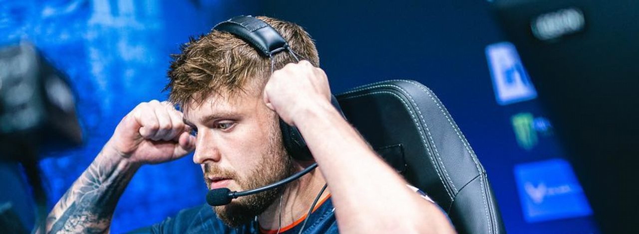 Graczem CSGO musiała zająć się policja; Astralis zerwało kontrakt, źródło grafiki: Facebook | Kristian 