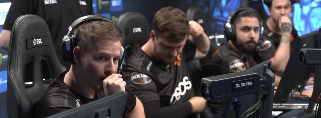 Takich sytuacji na turniejach CSGO nie chcemy, coś się musi zmienić, źródło grafiki: Twitch / ESL_CSGOb.