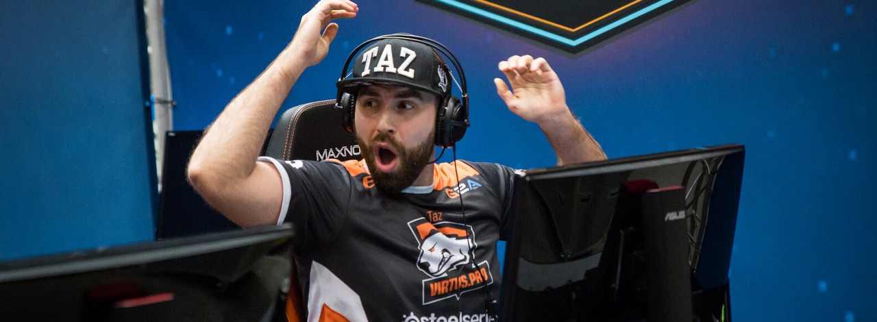 36 lat na karku i wciąż sypie headami jak z rękawa. Legenda polskiego CSGO ciągle w formie, źródło grafiki: Esport NOW/DreamHack.