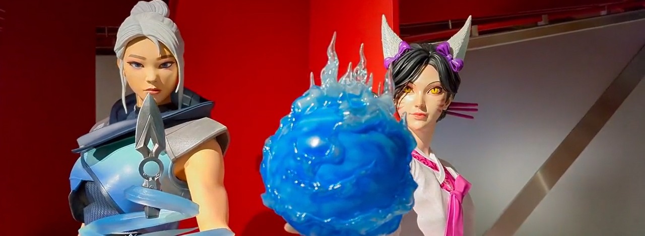 Czekając na samolot zagracie w LoL-a; Riot otworzył gamingową poczekalnię na lotnisku, źródło grafiki: Gerald Lee/Twitter.