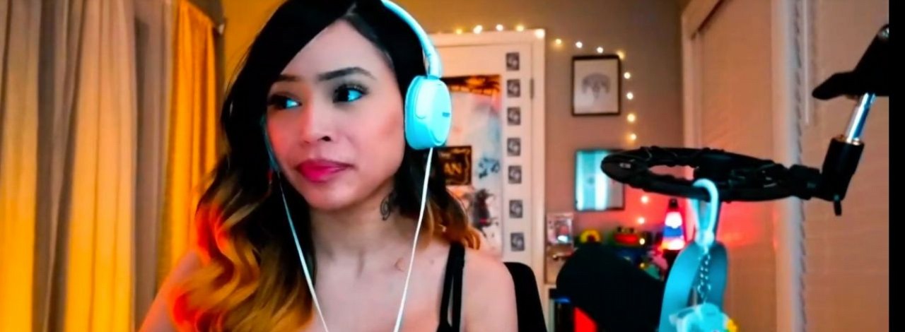 Dom streamerki ostrzelany podczas transmisji, „mam szczęście, że nadal tu jestem”, źródło grafiki: Twitch/BlessX.