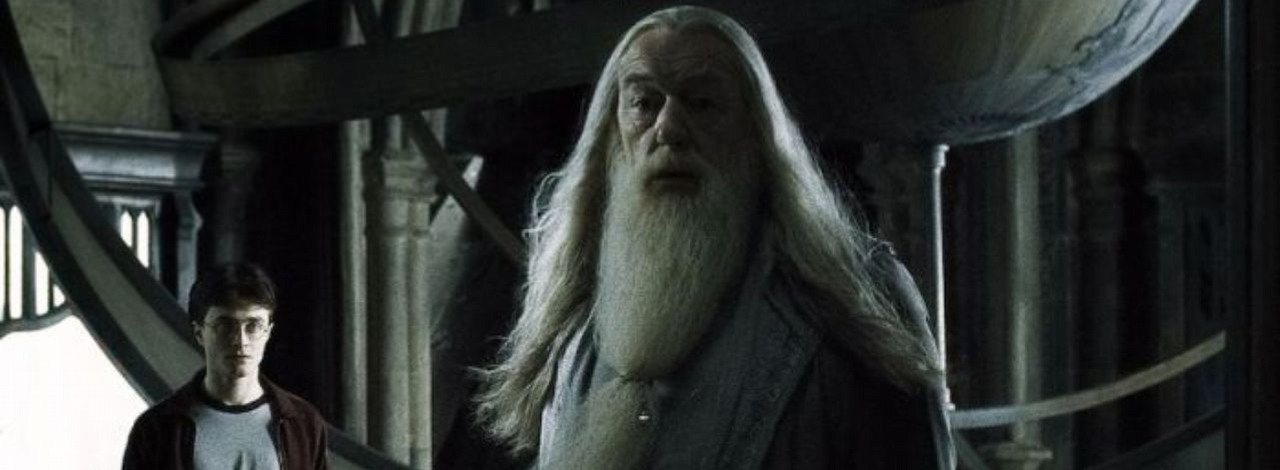 Gracze Hogwarts Legacy analizują śmierć Dumbledore, znaleźli błąd, źródło grafiki: Harry Potter i Dumbledore w Harry Potter i Książę Półkrwi.