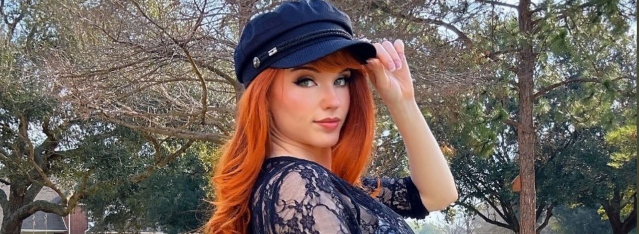 Amouranth zdradziła, jak zarabia 1,7 mln dolarów miesięcznie, źródło grafiki: Twitter/Amouranth.