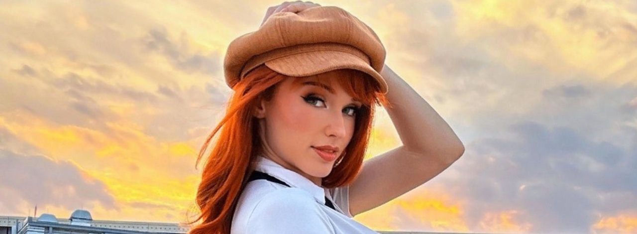 Amouranth zmienia basen na ring, zaliczy bokserski debiut, źródło grafiki: Twitter/Amouranth.