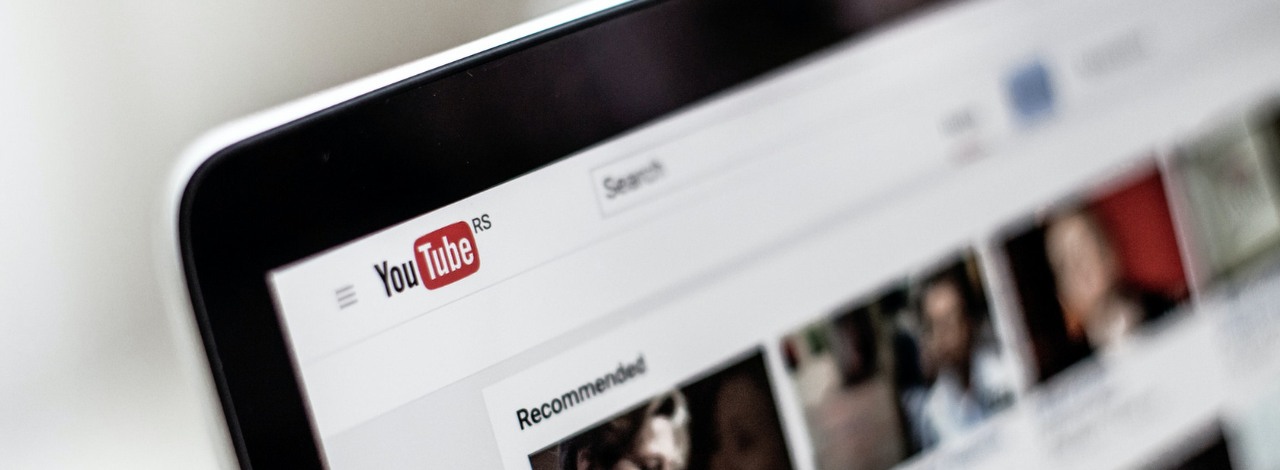 YouTube słucha swoich użytkowników: irytująca „funkcja” w końcu znika, źródło grafiki: Unsplash | NordWood Themes.