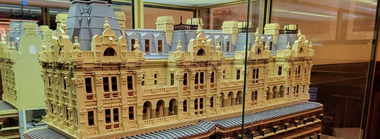 Muzea i atrakcje z całego świata uwielbiają LEGO. Znajdziecie w nich piękne konstrukcje, źródło grafiki: Reddit / theseasentinel.