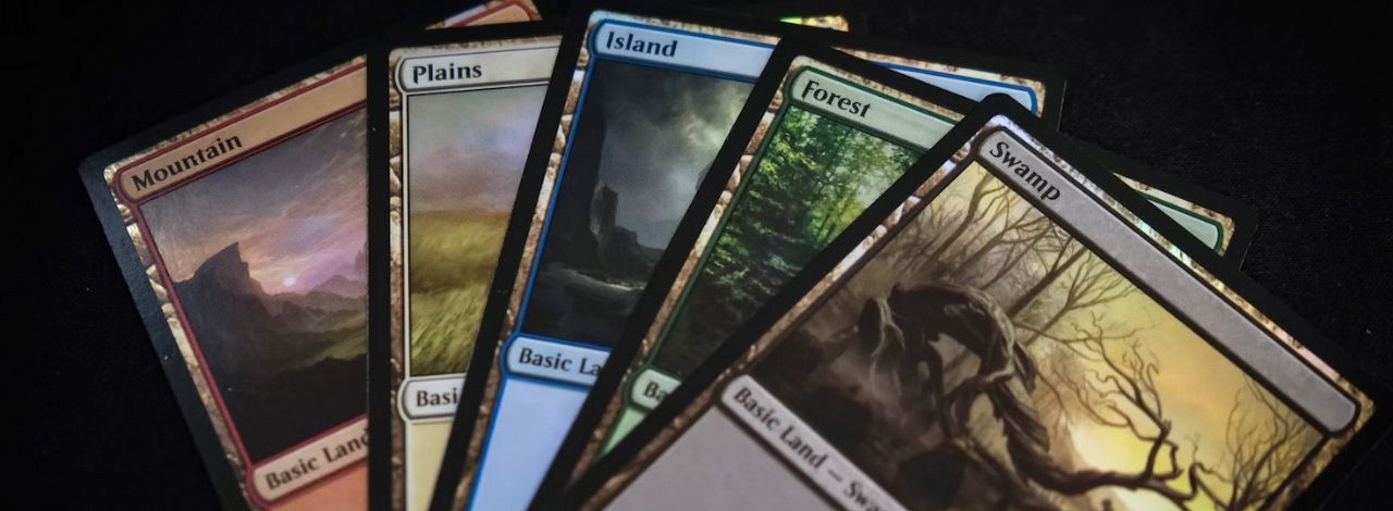 Kolekcjoner kupił wszystkie wydane karty MTG, to prawdziwy majątek, źródło grafiki: Unsplash.