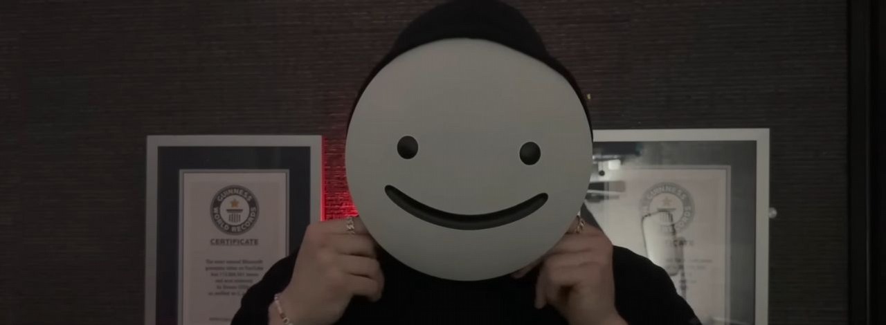 Topowy youtuber Minecrafta wraca do ukrywania twarzy po miesiącach wyśmiewania, źródło grafiki: Youtube/Dream.