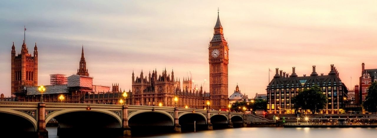 Fan LEGO zbudował zegar, który wygląda niczym gotyckie dzieło sztuki, źródło grafiki: Pixabay.