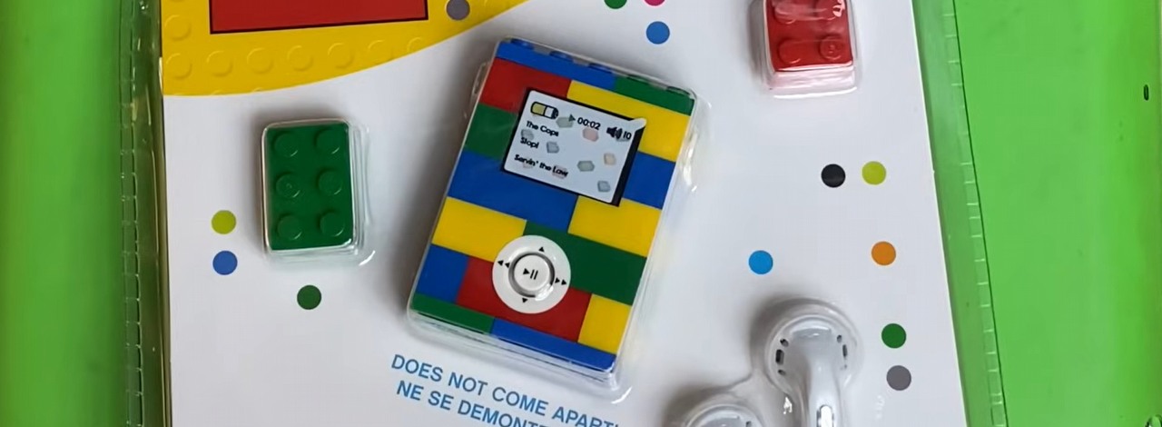 LEGO produkowało nie tylko klocki. O tym gadżecie mało kto pamięta, ale miał swoich fanów, źródło grafiki: DankPods / YouTube.