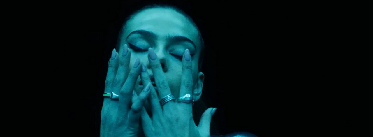 Xbox może pochwalić się kolekcją biżuterii. Microsoft prezentuje limitowaną serię pierścieni i naszyjników, źródło grafiki: YouTube/Serge DeNimes.