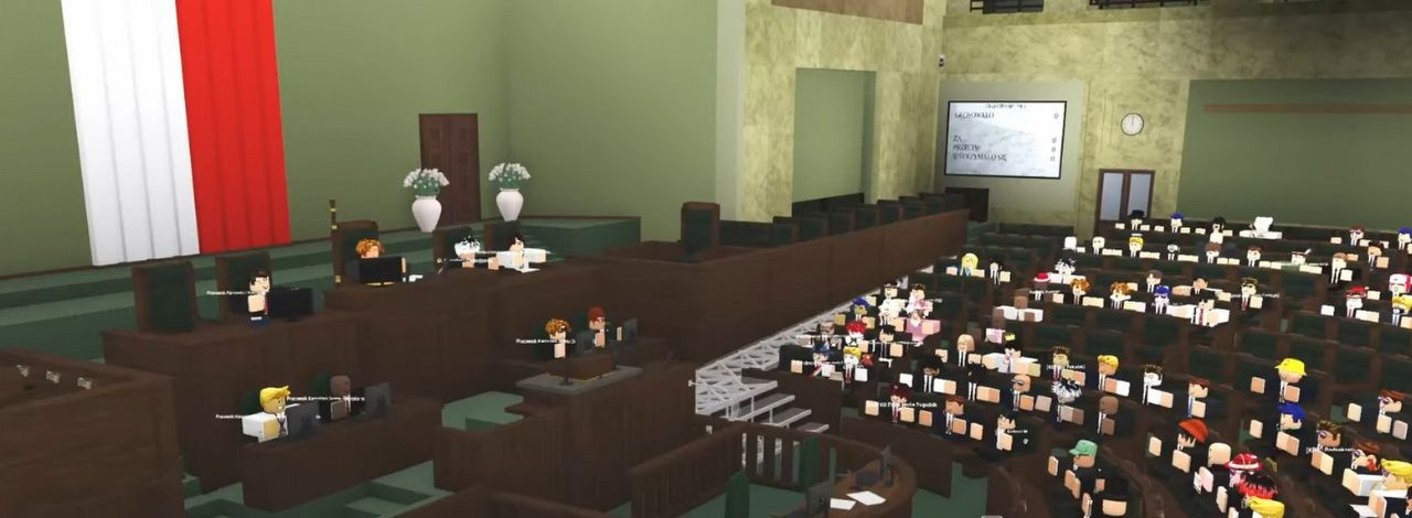 Posiedzenia sejmu w Robloxie. Inicjatywa trwa już kilka miesięcy, a debaty bywają naprawdę napięte, źródło grafiki: YouTube/Sejm Roleplay.