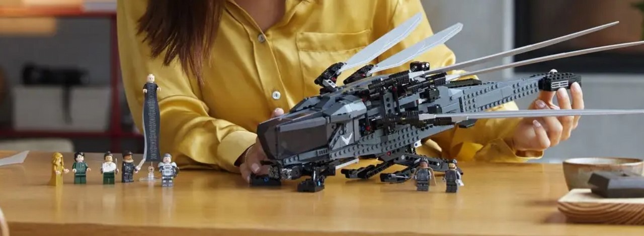 Denis Villeneuve złożył zestaw LEGO z Diuny i był wniebowzięty. Dorwał się do niego jeszcze przed premierą, źródło grafiki: LEGO.