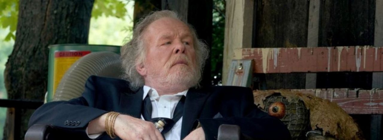 75 filmów i 3 nominacje do Oscara po wyroku 45 lat więzienia: Nick Nolte uciekł od życia za kratkami, źródło grafiki: Poker Face, Rian Johnson, MRC Television, 2023.