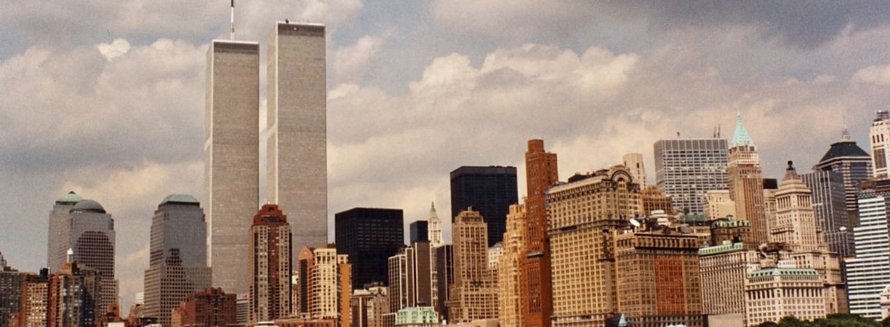 Ten zestaw okazał się zbyt kontrowersyjny dla LEGO. Firma usunęła projekt klockowego World Trade Center mimo 10 tys. głosów fanów, źródło grafiki: Unsplash.