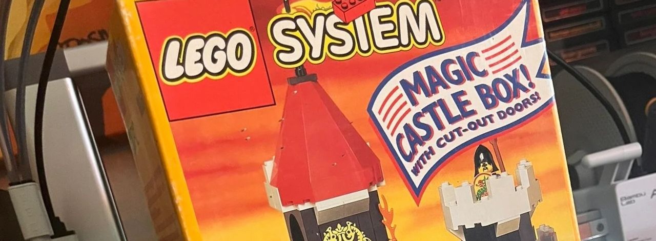 30 lat temu kupił mały zestaw LEGO i nigdy go nie otworzył. Teraz dowiedział się ile jest wart, źródło grafiki: luxmatic / Reddit.