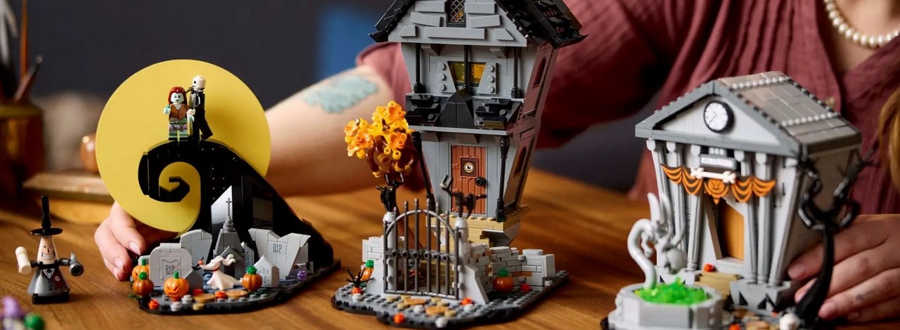 Kultowy świąteczny film Disneya wkrótce doczeka się swojego zestawu LEGO, źródło grafiki: LEGO.