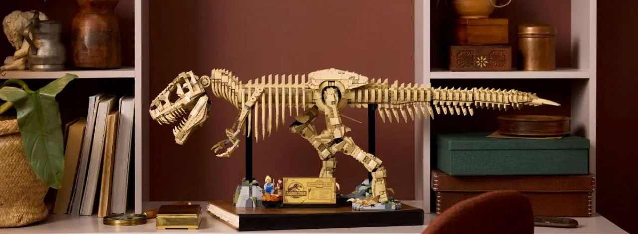 Do rodziny LEGO w końcu trafił najbardziej znany dinozaur z Jurassic Park. Model szkieletu T-Rexa imponuje rozmiarami, źródło grafiki: LEGO.