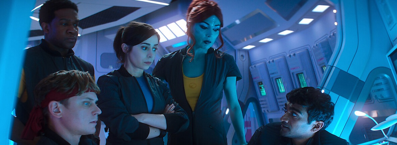 Już dziś obejrzymy nowe Czarne lustro na Netflixie. 7. sezon składa się z 6 odcinków i ostatni jest najdłuższym w historii serialu, źródło grafiki: Czarne lustro, Charlie Brooker, Netflix, 2025.