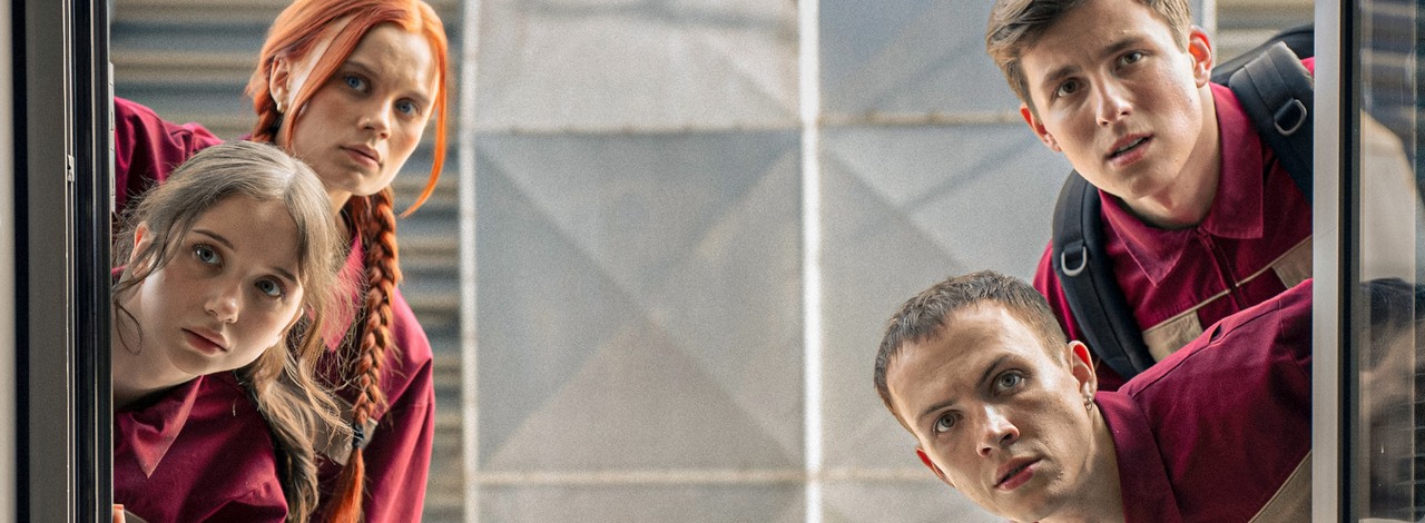 Gdzie obejrzeć 100 dni do matury? W tym miesiącu zobaczymy online film komediowy spod szyldu Ekipy z polskimi gwiazdami i influencerami, źródło grafiki: 100 dni do matury, Mikołaj Piszczan, Next Film, 2025.