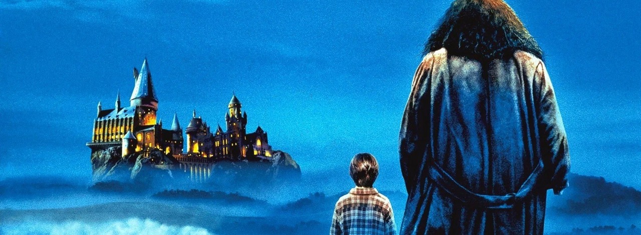 Jedna informacja pozwoliła fanom Harry’ego Pottera uwierzyć, że ta scena z młodości Harry'ego może znaleźć się w serialu HBO Max, źródło grafiki: Harry Potter i Kamień Filozoficzny, Chris Columbus, Warner Bros. Pictures, 2001.