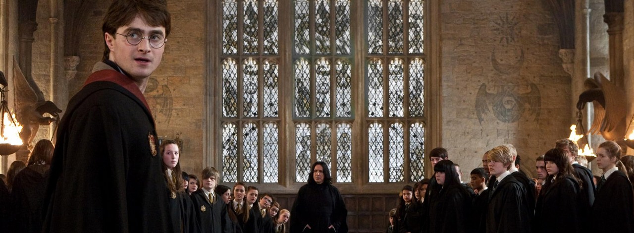 Zdjęcia z planu serialu Harry Potter wywołały sporą ekscytację wśród fanów, którzy chcą, by ta lokacja wyglądała jak w Hogwarts Legacy, źródło grafiki: Harry Potter i Insygnia Śmierci: Część II, David Yates, Warner Bros. Pictures, 2011.
