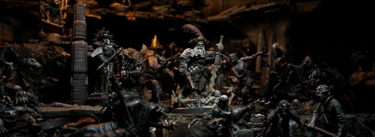 Babcia 20 lat temu prowadziła nerdowski sklep, a teraz oddała masę figurek z Warhammera wnukowi. Wzbudziły zazdrość innych graczy, źródło grafiki: grimdarkcompendium.com.