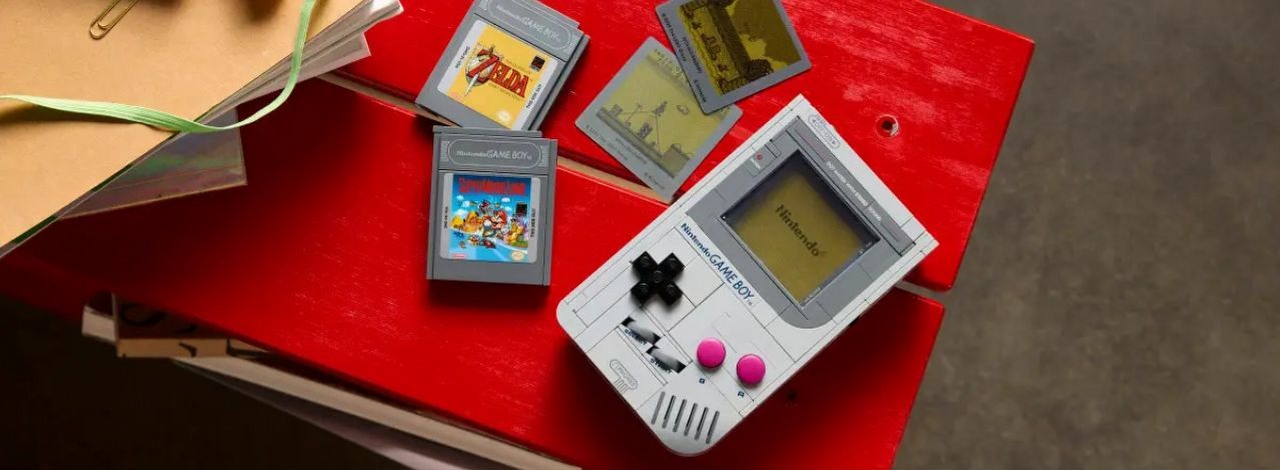 LEGO składa hołd legendzie gamingu. Ujawniono zestaw, w którym złożycie Game Boya z kilkoma katridżami, źródło grafiki: LEGO.