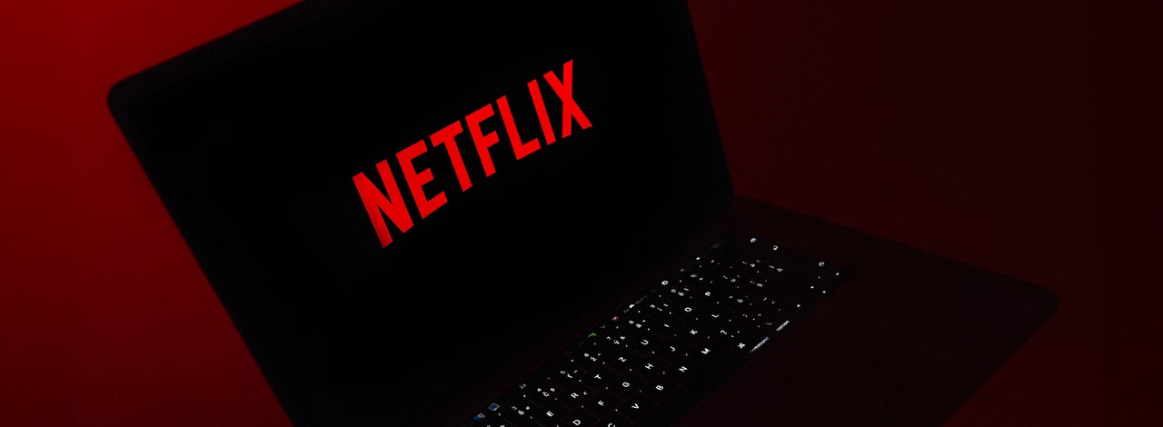 Piractwo było ukrytą bronią Netflixa, którą wykorzystywano, by podbijać nowe rynki, źródło grafiki: Juraj Gabriel, Unsplash.