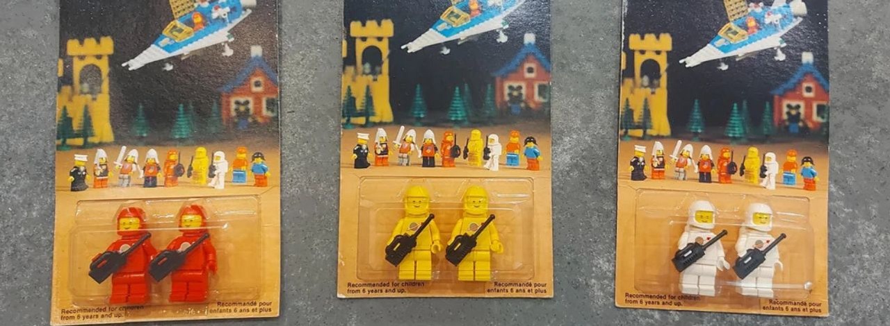 Wujek fana LEGO podarował mu swoją kolekcję zestawów, o których zapomniał. Malutkie modele okazały się warte majątek, źródło grafiki: Fluid-Ticket-6970 / Reddit.