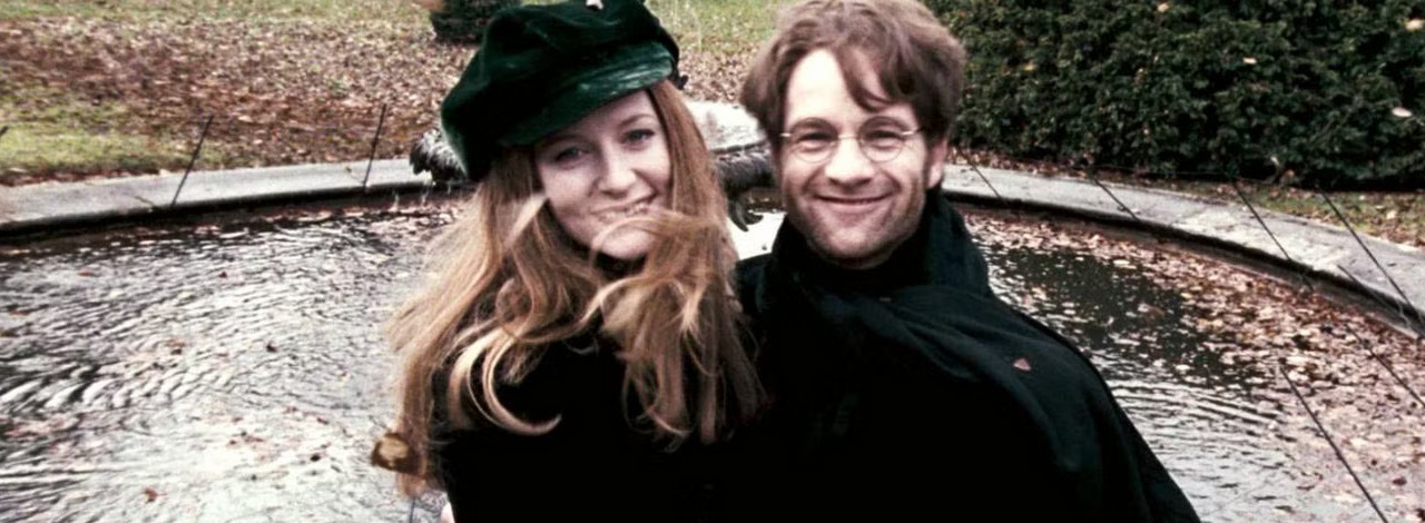To nagranie z planu serialu Harry Potter pozwoliło uwierzyć fanom, że wkrótce poznamy Lily i Jamesa Potterów, źródło grafiki: Harry Potter, Warner Bros. Pictures.