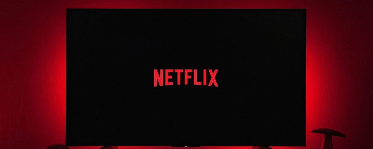 Netflix wprowadza reklamy w Polsce. Gigant ogłasza tańszy plan, z którego korzysta już 250 mln widzów
