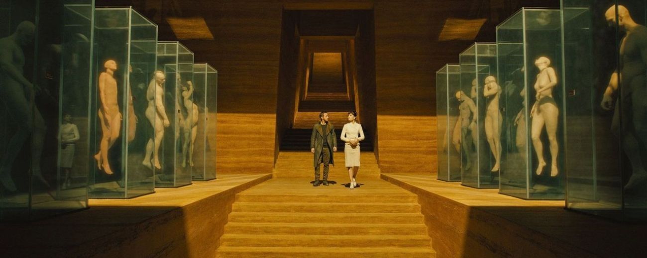 Kultowe uniwersum sci-fi powróci w serialowej odsłonie jeszcze w tym roku. Gwiazda Euforii na pierwszych zdjęciach z intrygującego widowiska Prime Video