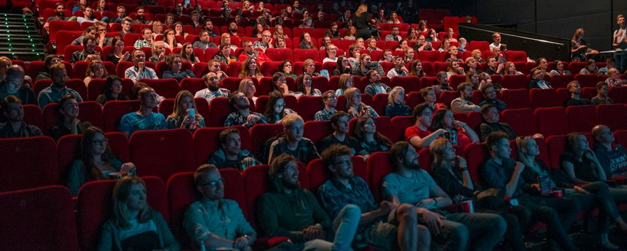 Pokolenie Z ratuje kina. Wydają więcej niż rodzice i chodzą na seanse z innych powodów niż millenialsi