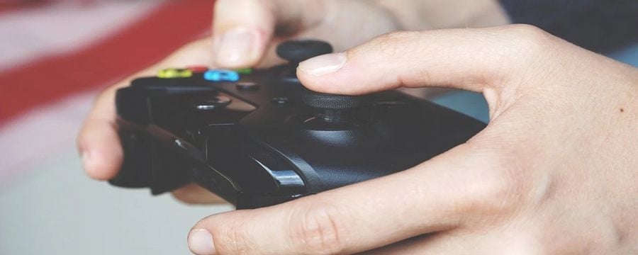 Psychologia mówi, że dorośli z roczników 80. i 90., którzy dorastali z grami wideo, a obecnie są rodzicami, mają nieoczywistą przewagę w wychowywaniu dzieci