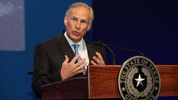 Texas aims to ban anyone under 18 from social media. Starting in 2026, Apple and Google apps will require age verification