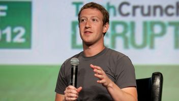 Mark Zuckerberg is working on “Call of Duty goggles” for a military defense tech company