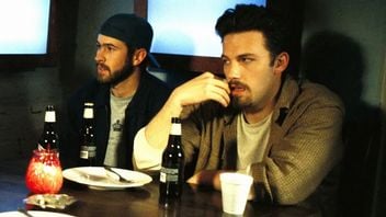 “This is really embarrassing.” Ben Affleck is disappointed with his kiss from $12M movie, which he called an “unconvincing job”