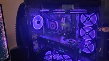 RTX 5090 turned his room into a „sauna.” „I built the system from scratch,” says the player and shows his creation
