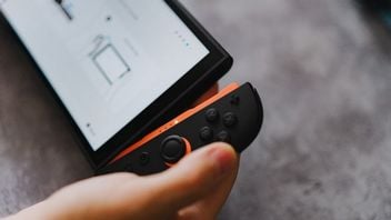 Dog bit off player's JoyCon from Switch 2. Nintendo will replace missing part for free