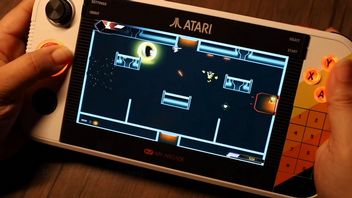 More than 200 retro games in one handheld. New hardware from Atari looks quite nice