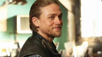 Charlie Hunnam returns to acting after a two-year self-imposed hiatus: he accepted the project without reading the script