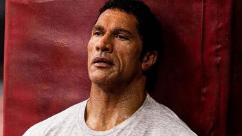 Farewell to the Dwayne Johnson we know: after his success in the The Smashing Machine, The Rock will transform himself once again to play a 70-year-old man