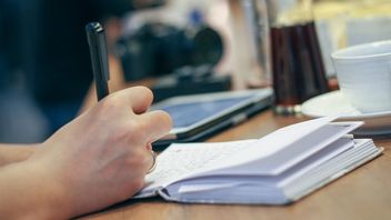 Many people and media outlets were tricked by a viral AI-generated image, but it highlights a very real danger