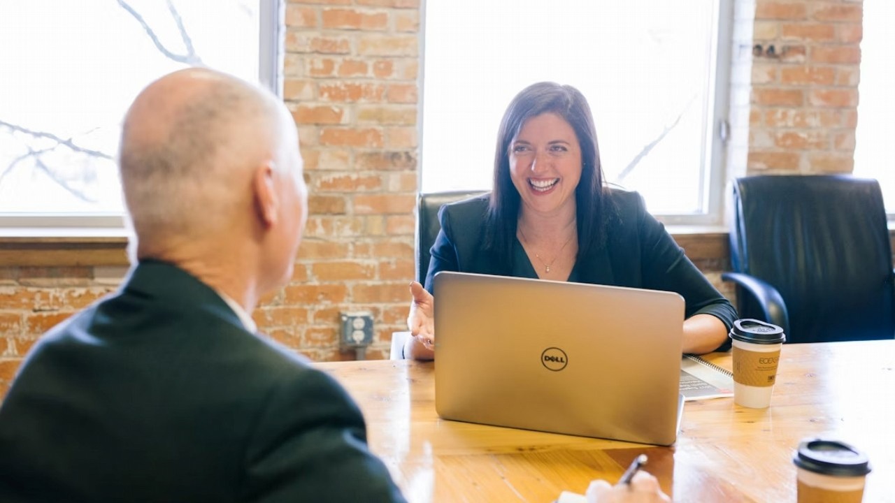 „AI doesn't go on strike. It doesn't ask for a pay raise.” This is how CEOs think about AI, image source: Amy Hirschi; Unsplash.com; 2019.